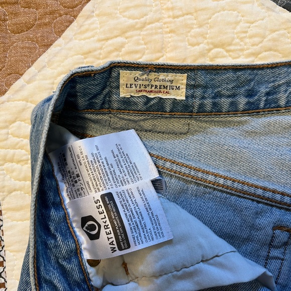 Levi Shorts - Picture 4 of 5